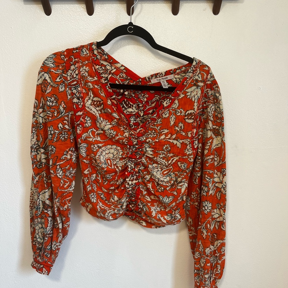 Free people eclectic long sleeve crop top with ruching detail XS